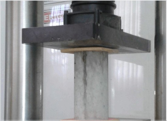 Os ensaios de compressão do cimento Portland