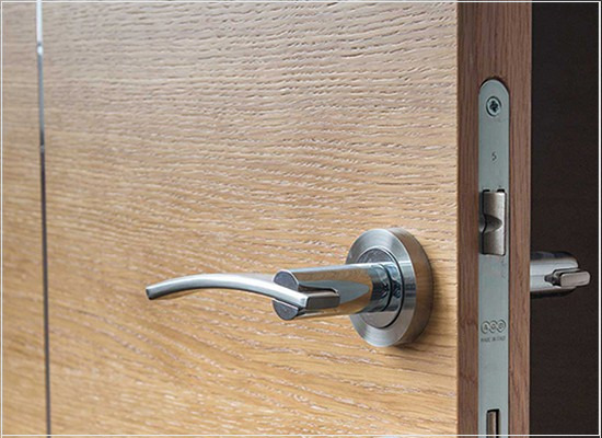 A conformidade das fechaduras de embutir