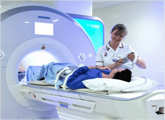 IEC 60601-2-33: a segurança dos equipamentos de ressonância magnética para diagnóstico médico