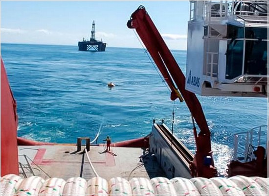 A conformidade dos cabos de fibra para ancoragem de estruturas oceânicas