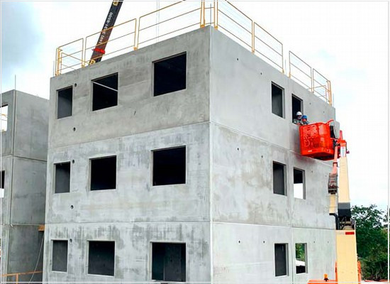 A execução de parede de concreto celular estrutural moldada no local