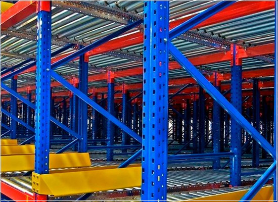 O uso de estruturas tipo porta-paletes seletivos em sistemas de armazenagem