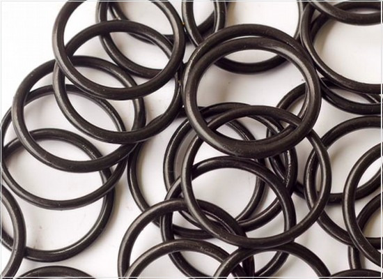 A fabricação conforme dos elementos de vedação com base elastomérica