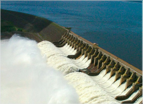 Os potenciais impactos causados pela ruptura hipotética de barragens