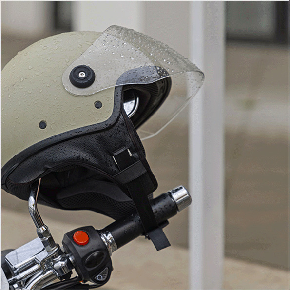 A conformidade dos capacetes e viseiras para os condutores e passageiros de motocicletas