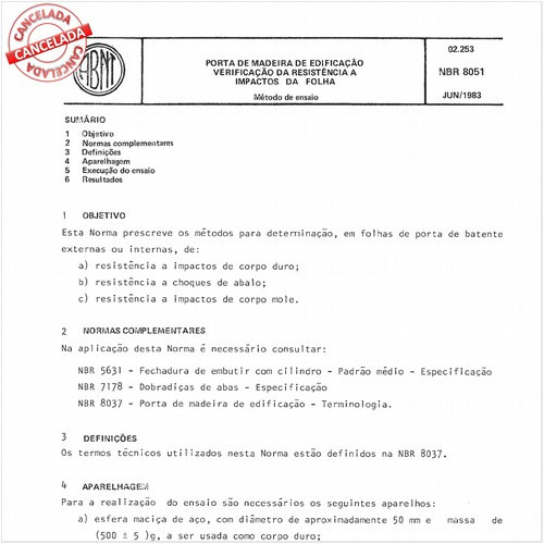 Porta de madeira de edificação - Verificação da resistência a impactos da folha